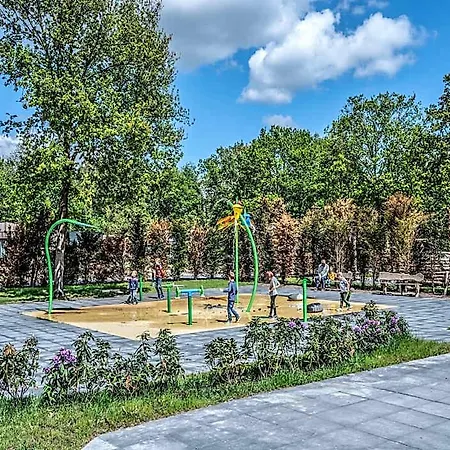 Отель In With Enclosed Garden 3*