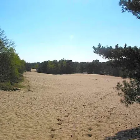 Отель In With Enclosed Garden